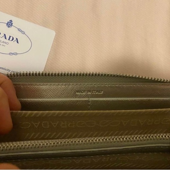 PRADA SMALL HAND WALLET - Picture 4 of 7